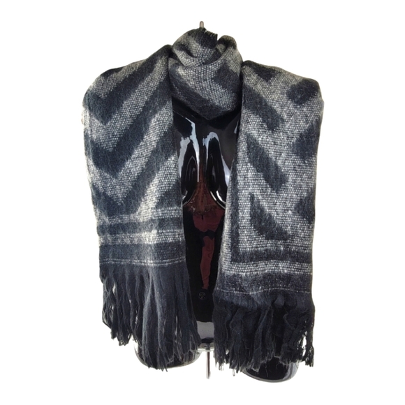 Fringed Scarf/Wrap/Shawl by H&M - Picture 3 of 8